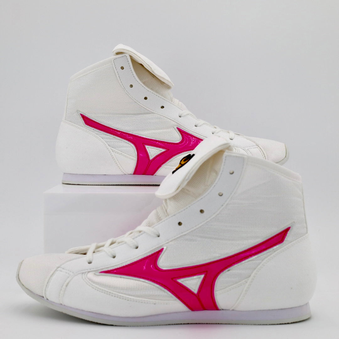 Mizuno Finisher Low boxing shoes in white with pink logo and gold ankle patch